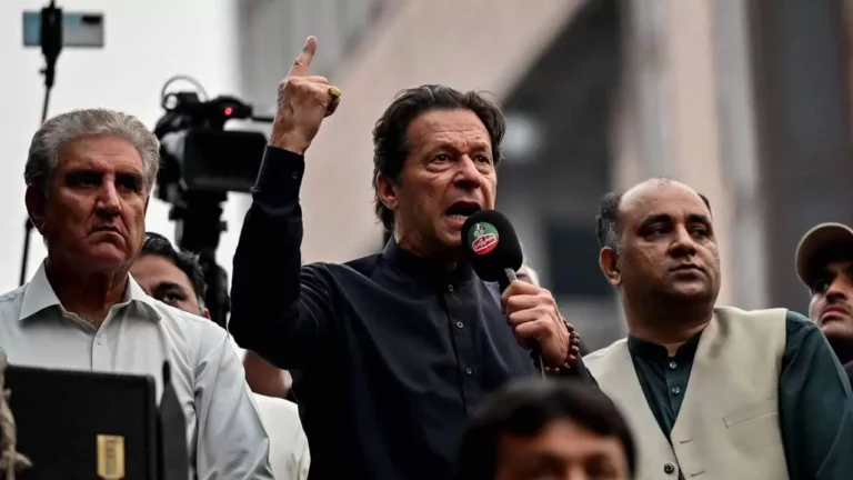 Pakistan : ex-Premier ministre Imran Khan visé par des tirs lors d’un rassemblement