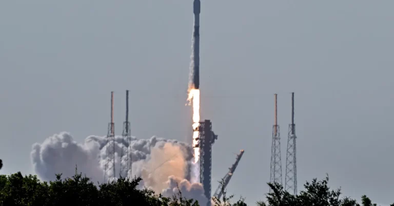 SpaceX lance sa première mission Starlink après un problème de satellite