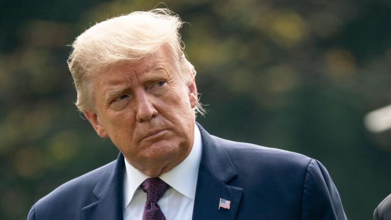 Trump se rendra au tribunal mardi, selon son avocat