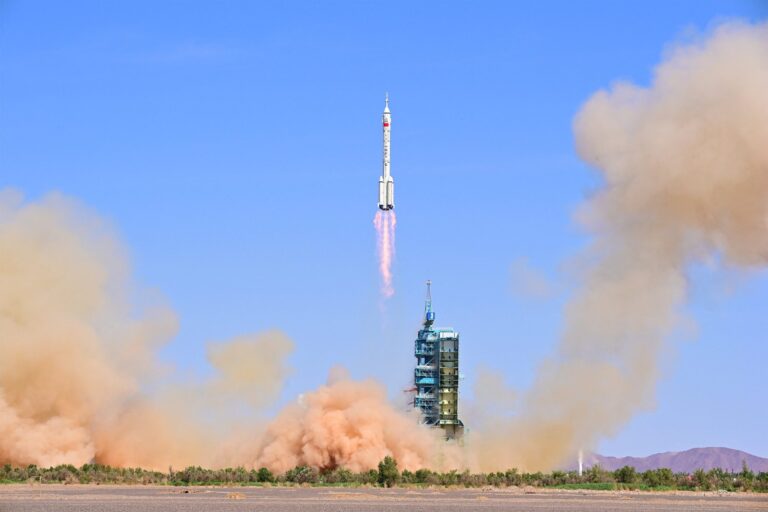 La Chine a lancé une mission habitée pour achever l’assemblage de sa station spatiale