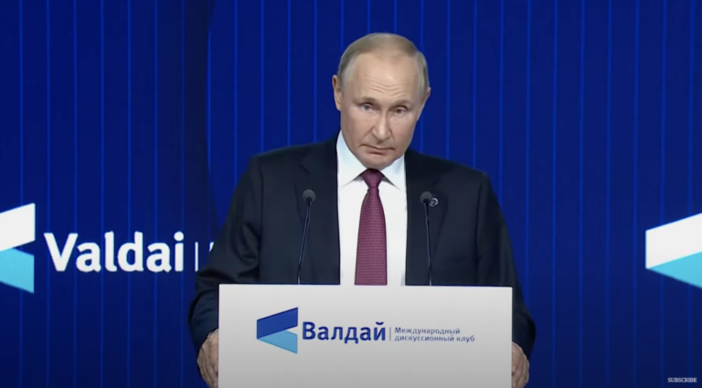 Poutine qualifie l’Ouest d’arrogant, prône l’unité et le mondialisme