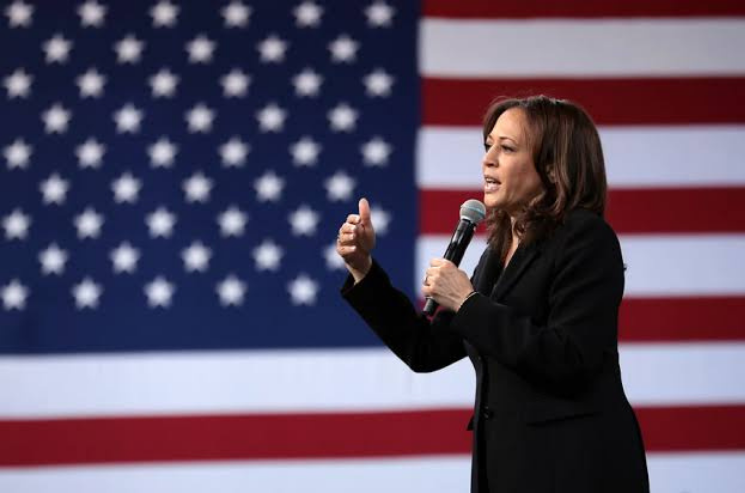 Kamala Harris insiste: les États-Unis réagiront agressivement en Ukraine après la gaffe de Biden