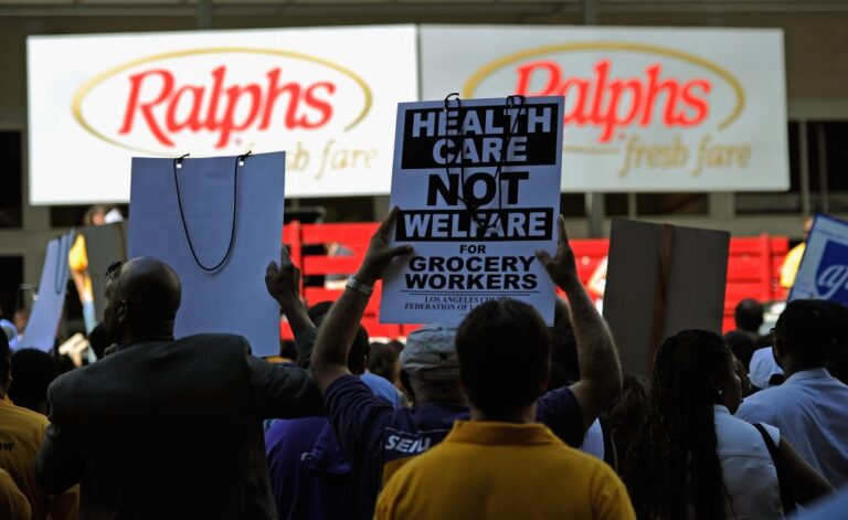 Les travailleurs des épiceries californiens réclament des salaires plus élevés