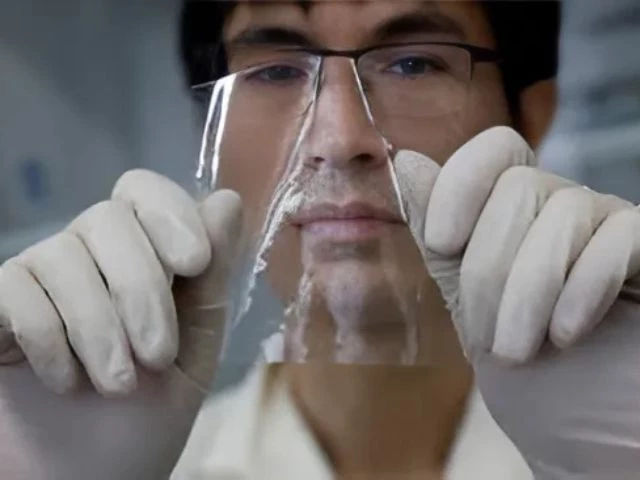 Un scientifique japonais invente un plastique qui disparaît dans l’eau de mer