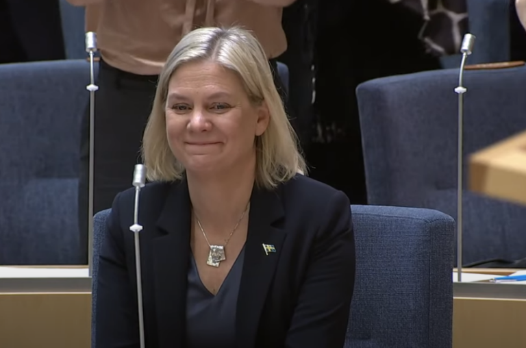 Au deuxième essai, les Suédois élisent la première femme Premières ministre, Magdalena Andersson