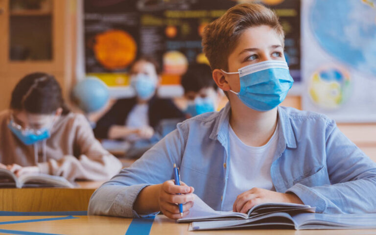 Juge en Floride rejette l’interdiction du port du masque dans les écoles